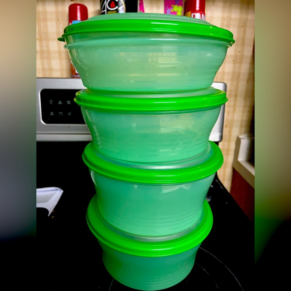 4 piece Tupperware stuffable containers.